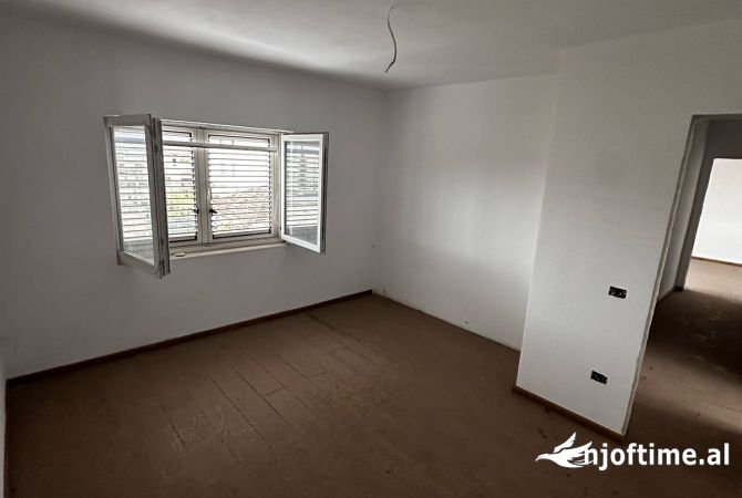 Shtepi ne shitje 1+1 ne Tirane - 50,000 Euro