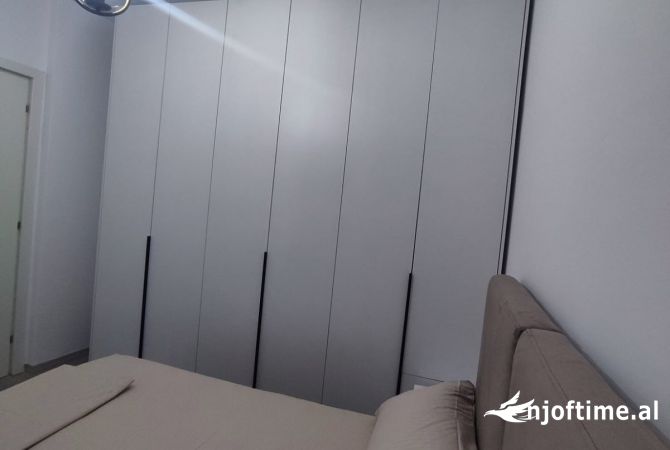 Shtepi me qera Apartament ne Tirane, 1+1, Mobilimi E mobiluar, Pagesa 450  Euro.