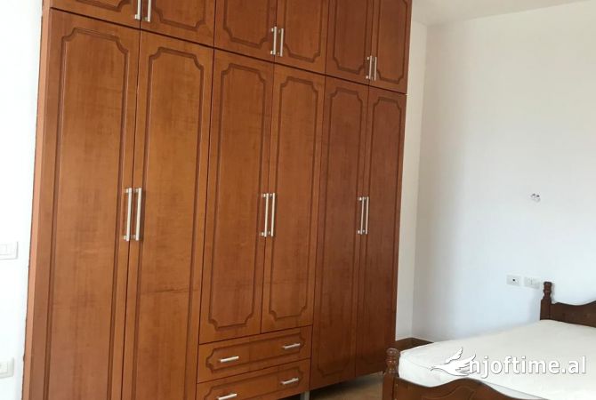 Shtepi me qera Apartament ne Tirane, 1+1, Mobilimi E mobiluar, Pagesa 400  Euro.