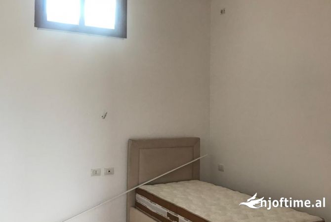 Shtepi me qera Apartament ne Tirane, 1+1, Mobilimi E mobiluar, Pagesa 400  Euro.