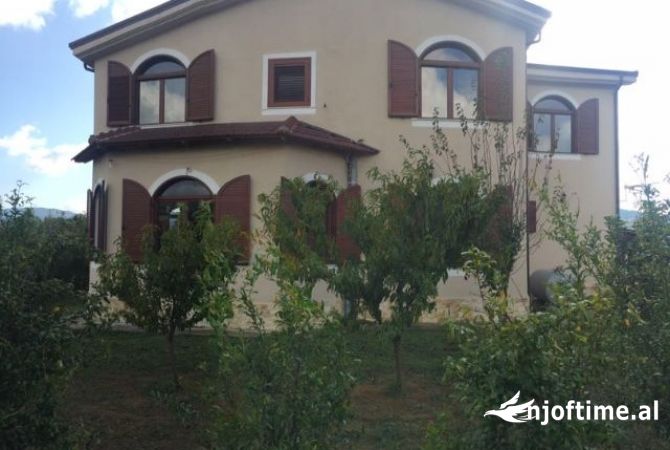 Shtepi ne shitje 3+1 ne Tirane - 420,000 Euro