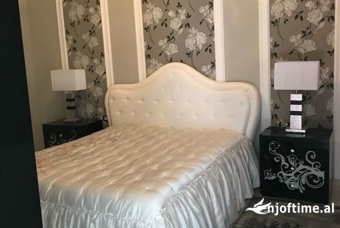 Shtepi ne shitje Shtepi Private ne Tirane, 3+1, Mobilimi E mobiluar, Pagesa 420,000  Euro.