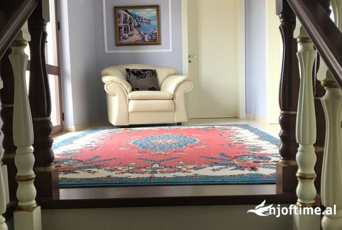 Shtepi ne shitje Shtepi Private ne Tirane, 3+1, Mobilimi E mobiluar, Pagesa 420,000  Euro.