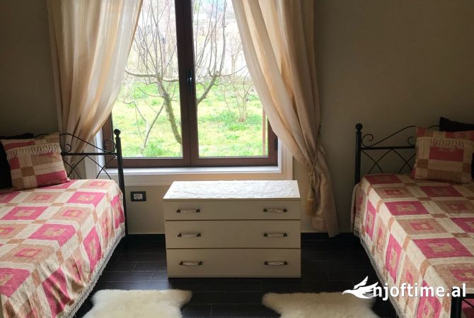 Shtepi ne shitje Shtepi Private ne Tirane, 3+1, Mobilimi E mobiluar, Pagesa 420,000  Euro.