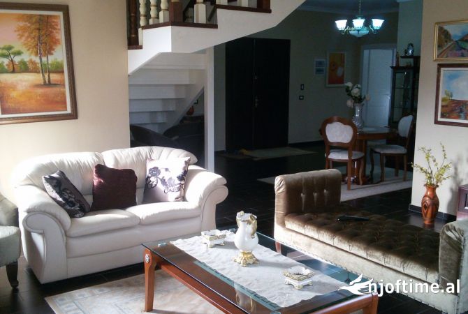 Shtepi ne shitje Shtepi Private ne Tirane, 3+1, Mobilimi E mobiluar, Pagesa 420,000  Euro.