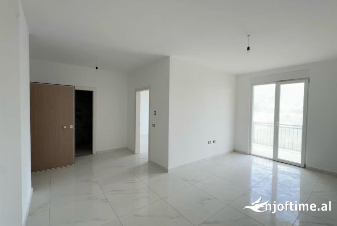 Shtepi ne shitje Apartament ne Lezhe, 1+1, Mobilimi Bosh, pa mobiluar, Pagesa 73,000  Euro.