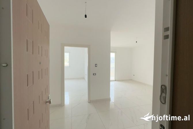 Shtepi ne shitje Apartament ne Lezhe, 1+1, Mobilimi Bosh, pa mobiluar, Pagesa 73,000  Euro.