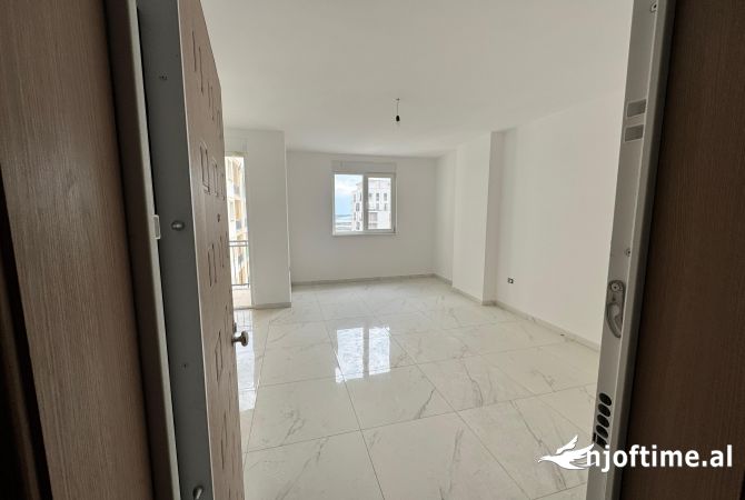 Shtepi ne shitje Apartament ne Lezhe, 1+1, Mobilimi Bosh, pa mobiluar, Pagesa 75,000  Euro.