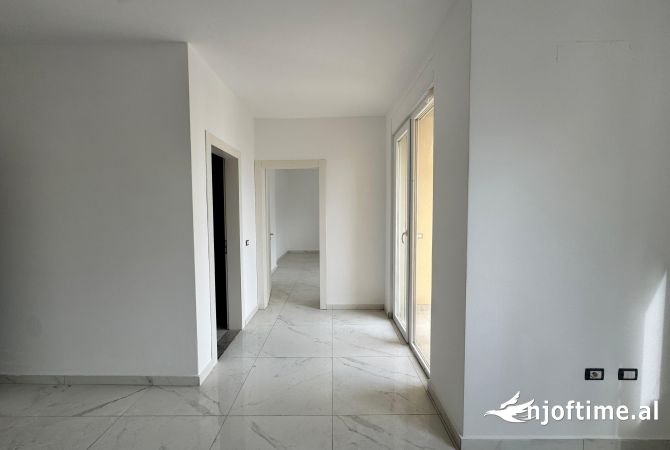 Shtepi ne shitje Apartament ne Lezhe, 1+1, Mobilimi Bosh, pa mobiluar, Pagesa 75,000  Euro.
