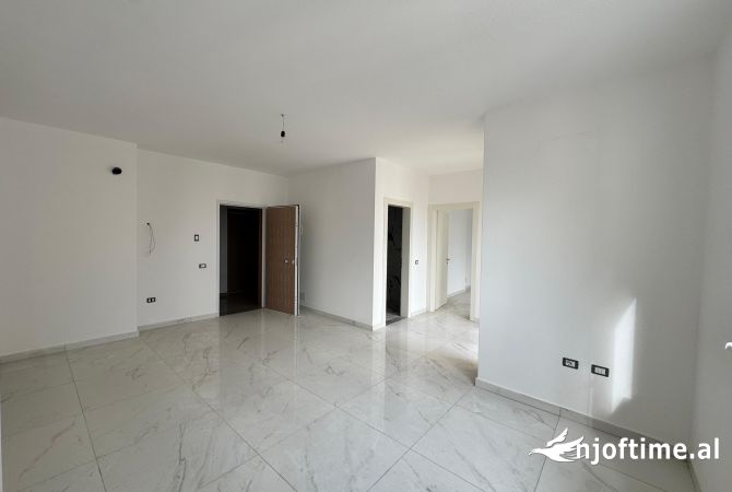Shtepi ne shitje Apartament ne Lezhe, 1+1, Mobilimi Bosh, pa mobiluar, Pagesa 75,000  Euro.