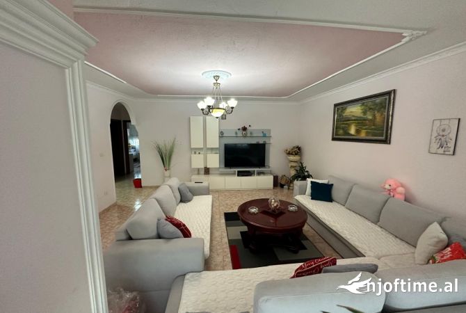 Shtepi me qera 2+1 ne Tirane - 60,000 Leke