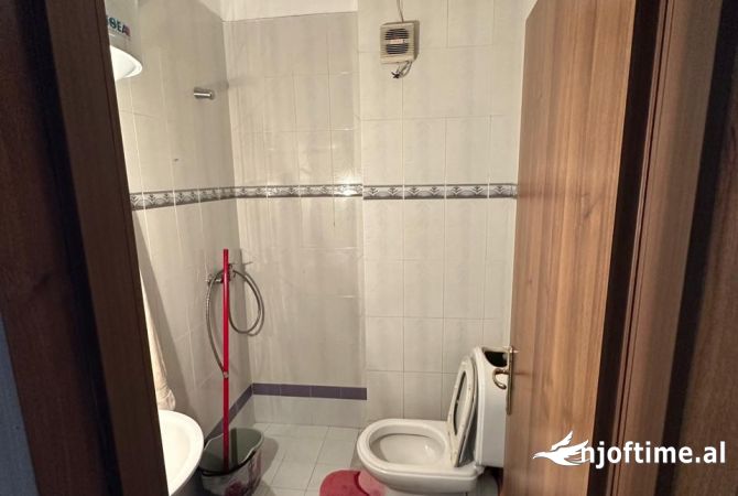 Shtepi me qera Apartament ne Tirane, 2+1, Mobilimi E mobiluar, Pagesa 60,000  Leke.