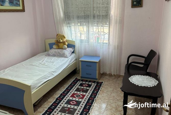 Shtepi me qera Apartament ne Tirane, 2+1, Mobilimi E mobiluar, Pagesa 60,000  Leke.