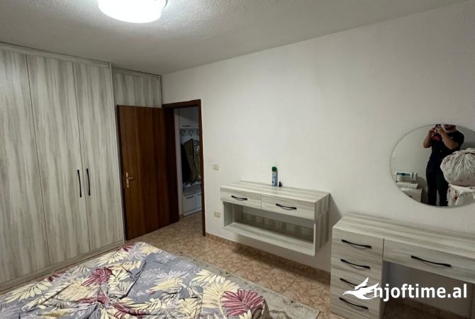 Shtepi me qera Apartament ne Tirane, 2+1, Mobilimi E mobiluar, Pagesa 60,000  Leke.