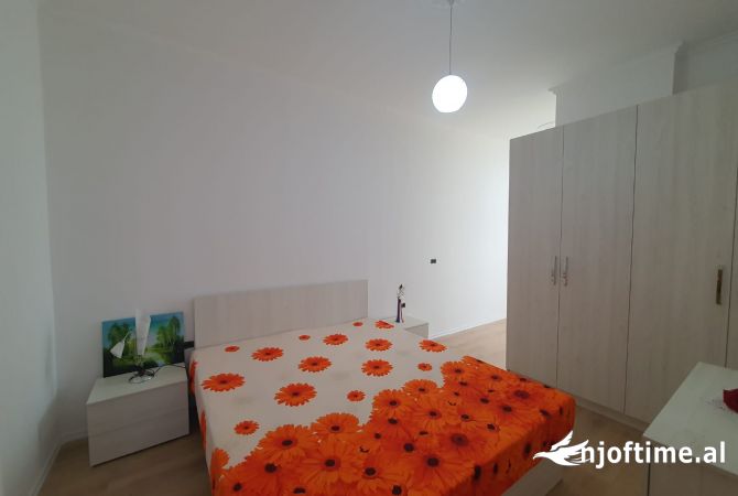 Shtepi ne shitje Apartament ne Tirane, 2+1, Mobilimi E mobiluar, Pagesa 125,000  Euro.