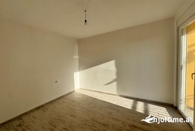 Shtepi ne shitje Apartament ne Lezhe, 2+1, Mobilimi Bosh, pa mobiluar, Pagesa 94,000  Euro.