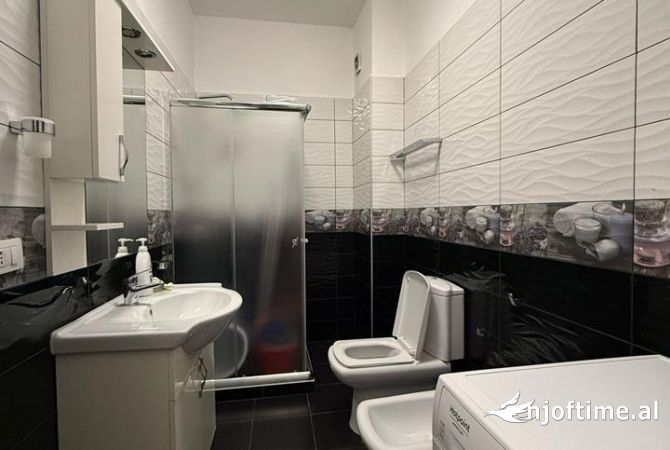Shtepi me qera Apartament ne Tirane, 2+1, Mobilimi E mobiluar, Pagesa 550  Euro.