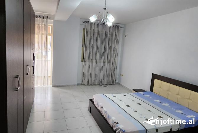 Shtepi me qera Apartament ne Tirane, 2+1, Mobilimi E mobiluar, Pagesa 42,000  Leke.