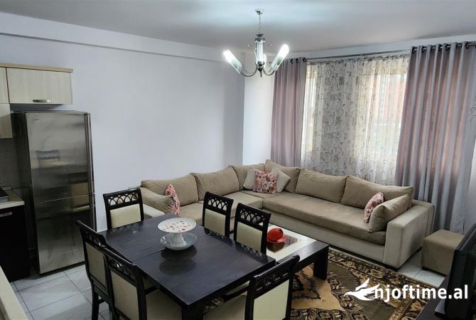 Shtepi me qera 2+1 ne Tirane - 42,000 Leke