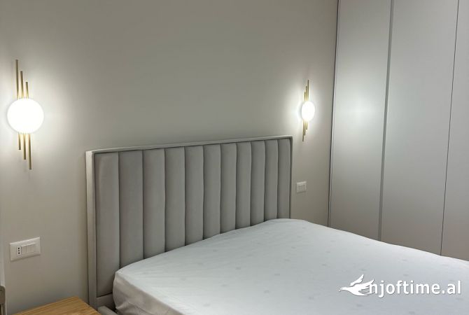 Shtepi me qera Apartament ne Tirane, 2+1, Mobilimi E mobiluar, Pagesa 60,000  Leke.