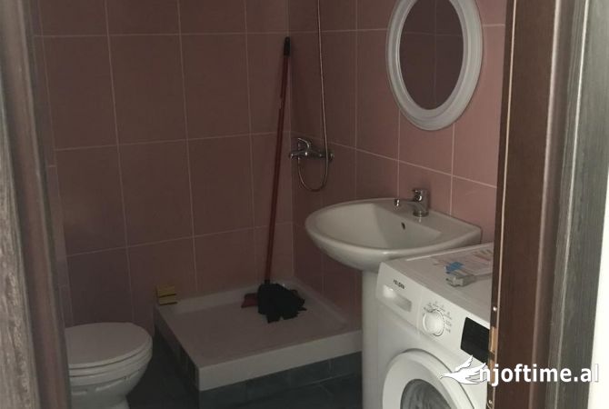 Shtepi me qera Apartament ne Tirane, Garsoniere, Mobilimi E mobiluar, Pagesa 30,000  Leke.