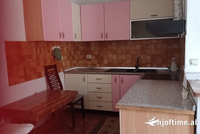 Shtepi me qera Shtepi Private ne Tirane, 1+1, Mobilimi E mobiluar, Pagesa 35,000  Leke.