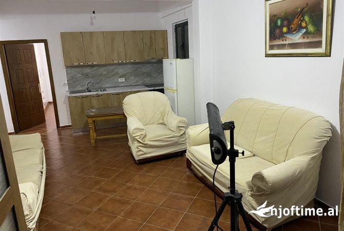Shtepi me qera 2+1 ne Tirane - 400 Euro
