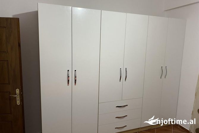 Shtepi me qera Apartament ne Tirane, 2+1, Mobilimi E mobiluar, Pagesa 400  Euro.
