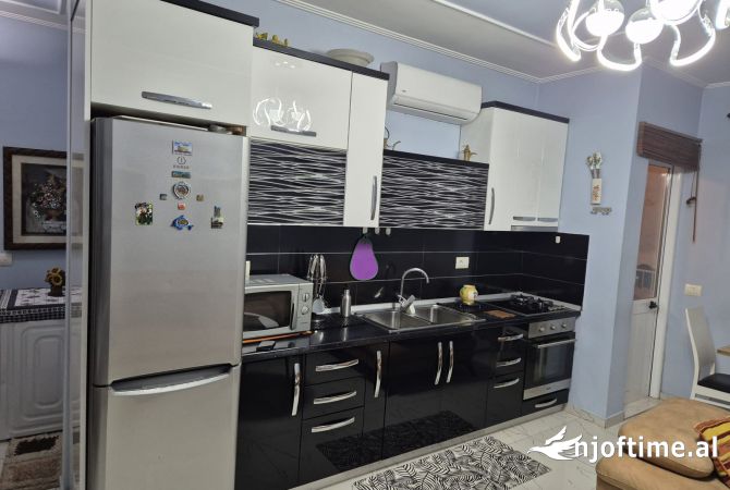 Shtepi me qera Apartament ne Tirane, 1+1, Mobilimi E mobiluar, Pagesa 500  Euro.