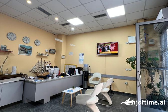 Shitet biznesi Agjenci Turisitike ne Astir