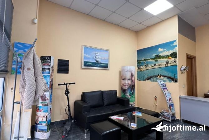 Ambiente Commerciale in Vendita 3+1 a Tirana - 6,500 Euro