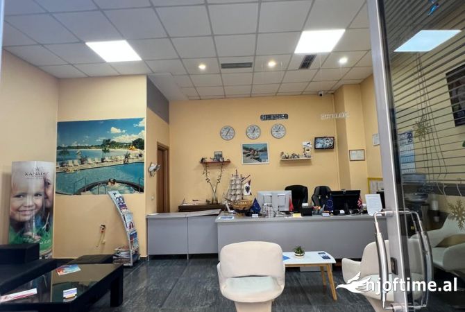 Ambiente Commerciale in Vendita 3+1 a Tirana - 6,500 Euro