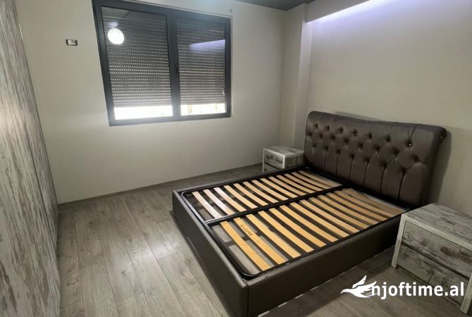 Shtepi ne shitje Apartament ne Tirane, 2+1, Mobilimi Bosh, pa mobiluar, Pagesa 141,000  Euro.