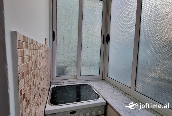 Shtepi me qera Apartament ne Tirane, 1+1, Mobilimi E mobiluar, Pagesa 55,000  Leke.