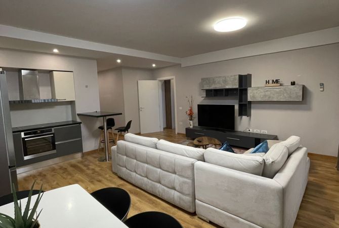 Shtepi me qera 2+1 ne Tirane - 1,400 Euro
