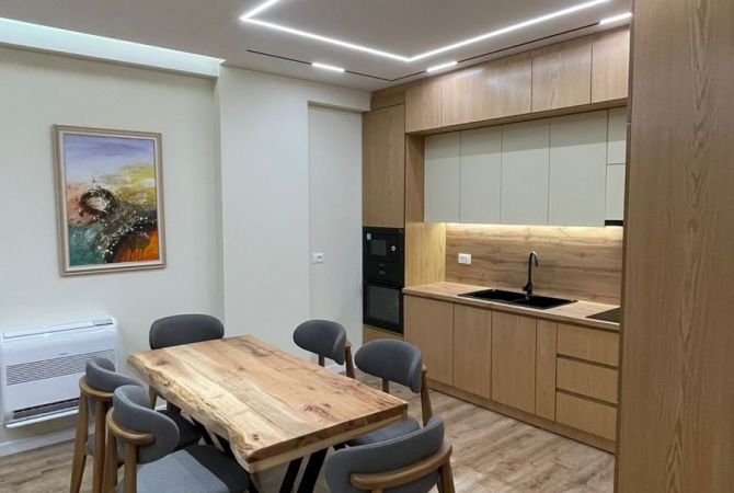 Shtepi me qera 2+1 ne Tirane - 1,800 Euro