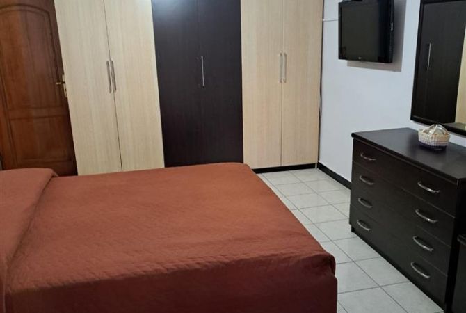 Shtepi me qera Apartament ne Tirane, 2+1, Mobilimi E mobiluar, Pagesa 500  Euro.