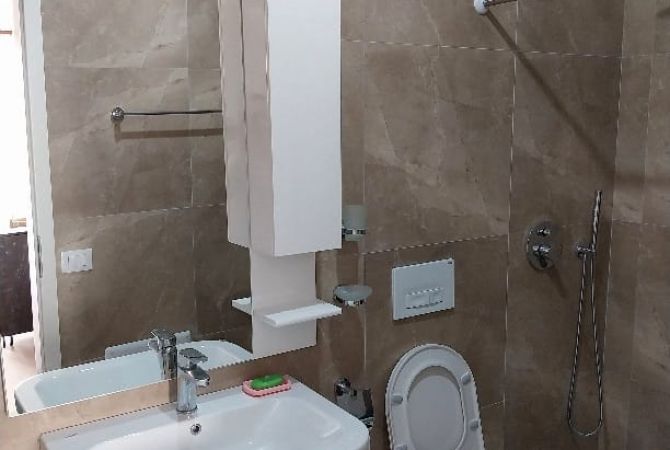 Shtepi me qera Garsoniere ne Tirane - 300 Euro