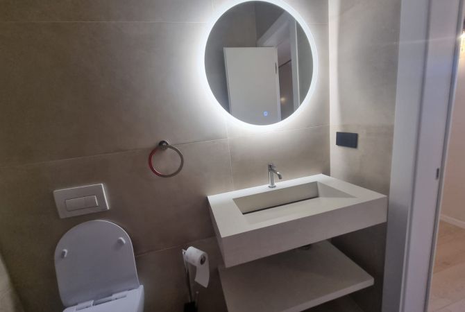 Shtepi me qera 2+1 ne Tirane - 1,800 Euro
