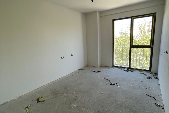 Shtepi ne shitje Apartament ne Tirane, 2+1, Mobilimi Bosh, pa mobiluar, Pagesa 179,820  Euro.