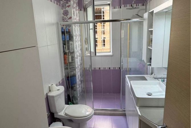 Shtepi ne shitje Apartament ne Tirane, 2+1, Mobilimi E mobiluar, Pagesa 245,000  Euro.