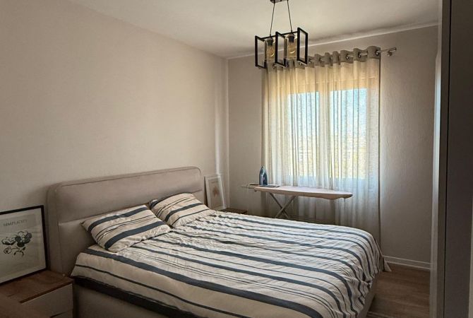 Shtepi ne shitje Apartament ne Tirane, 1+1, Mobilimi E mobiluar, Pagesa 110,000  Euro.