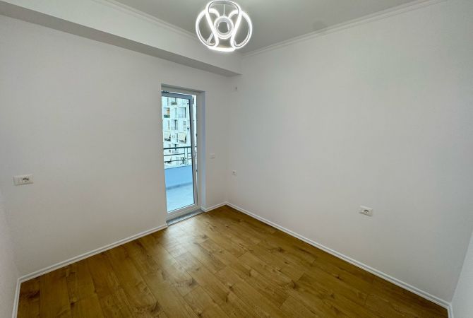 Shtepi ne shitje Apartament ne Tirane, 1+1, Mobilimi Bosh, pa mobiluar, Pagesa 93,000  Euro.