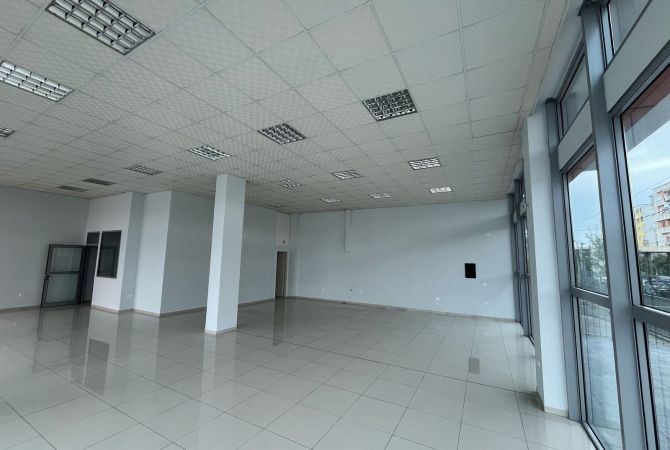 Ambient biznesi me qera 4+1 ne Tirane - 1,500 Euro