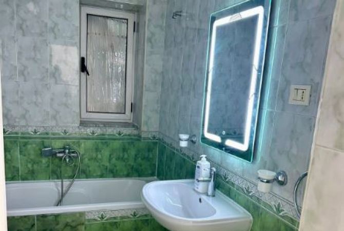 Shtepi me qera Apartament ne Tirane, 2+1, Mobilimi E mobiluar, Pagesa 55,000  Leke.