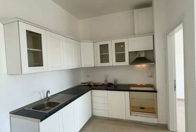 Shtepi me qera 2+1 ne Tirane - 300 Euro