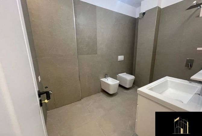 Shtepi ne shitje Apartament ne Tirane, 2+1, Mobilimi Bosh, pa mobiluar, Pagesa 170,000  Euro.