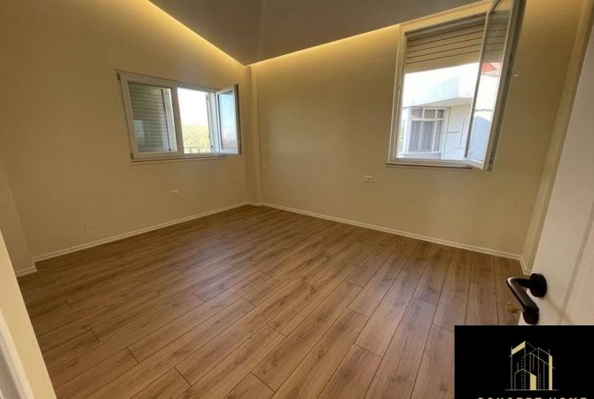 Shtepi ne shitje Apartament ne Tirane, 3+1, Mobilimi Bosh, pa mobiluar, Pagesa 190,000  Euro.