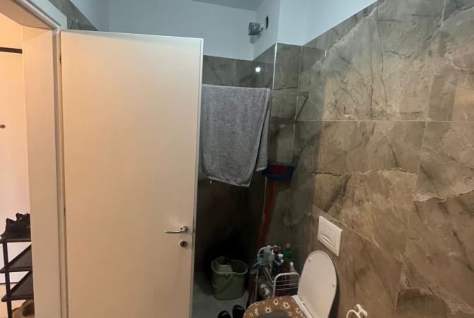 Shtepi ne shitje Apartament ne Tirane, 1+1, Mobilimi E mobiluar, Pagesa 72,600  Euro.