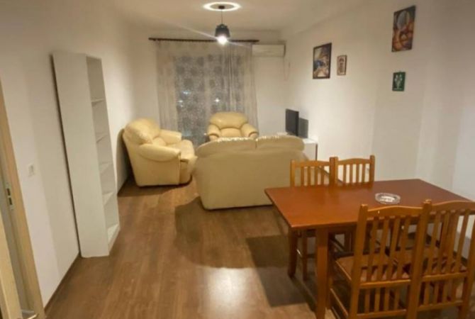 Shtepi me qera 2+1 ne Tirane - 500 Euro